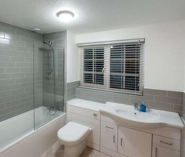 Sandalwood, Guildford, Surrey, GU2 - Photo 5