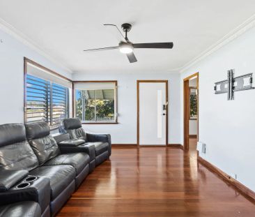 Charming Family Home - Photo 3