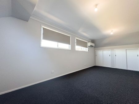 Fresh & Bright 2 Bedroom Townhouse - Photo 2
