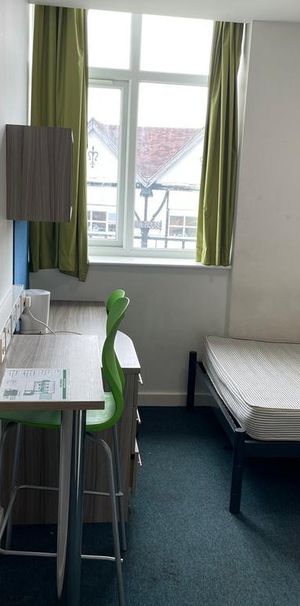 Studio to rent - Photo 1