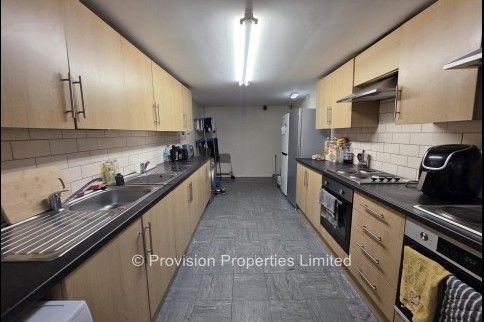 8 Bedroom Student House Ash Grove - Photo 1