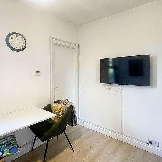 Everett Road, West Didsbury, Manchester, M20 - Photo 1