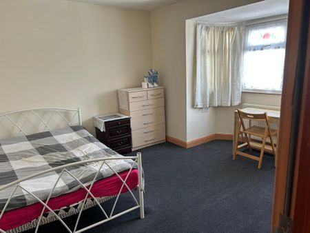 7 bedroom detached house to rent - Photo 2