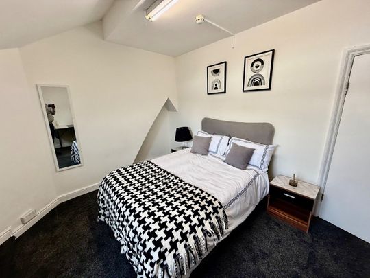 Room in a Shared Flat, Barlow Moor Road, M21 - Photo 1