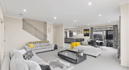 Expansive 5 Bedroom Home in Prime Mission Heights - Photo 2