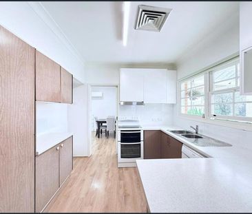 Spacious 3 Bedroom Family Home In Epping! - Photo 3