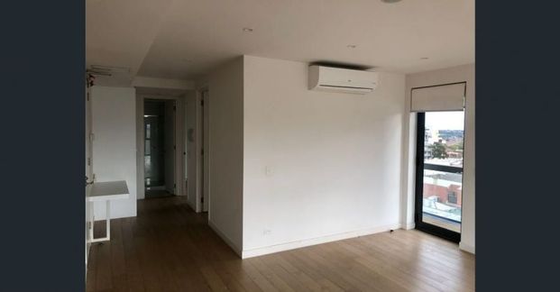 Modern 2-Bedroom Apartment with Stunning Views in Moonee Ponds - Photo 1