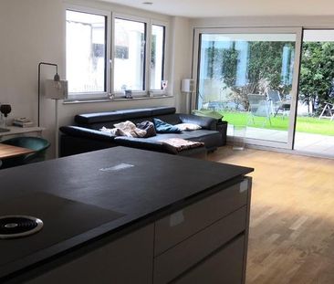 Zentrale, ruhige und helle 3 Zi-Whg. mit EBK, Terrasse u. Garten - Photo 1