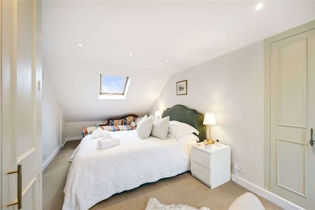 SHORT LET A beautifully finished split-level maisonette on a quiet road in the desirable Alphabet streets in Fulham. - Photo 2