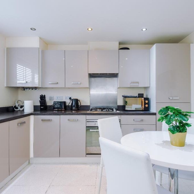 1 bedroom in a flat share to rent - Photo 1