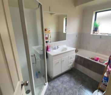 FLAT BUSH, 4 BEDROOMS - Photo 2
