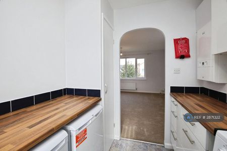 2 bedroom flat to rent - Photo 4