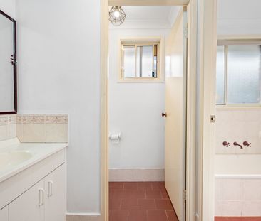 STREET FACING, FEELS LIKE A HOUSE! - Photo 4