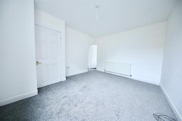 2 bedroom end of terrace house to rent - Photo 1