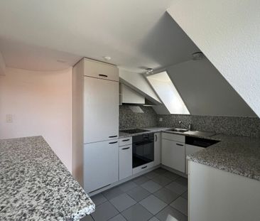 Appartement mansardé de 3,5 pièces avec beaucoup de charme - Photo 1