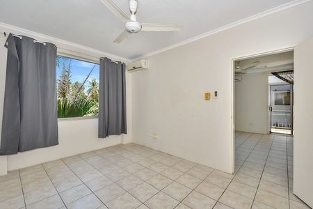 Bright and breezy 2 bedroom unit. - Photo 2