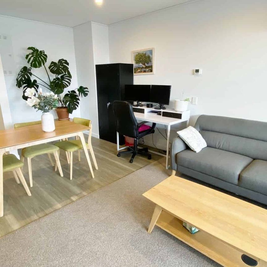 CITY CENTRE - CONVENIENT ONE BEDROOM APARTMENT - Photo 1