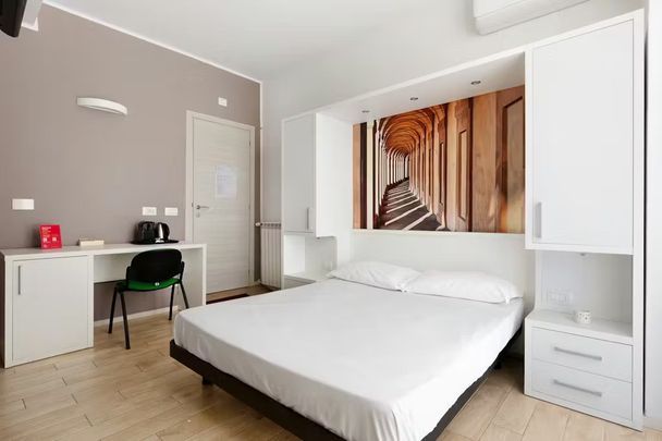 Largo Caduti del Lavoro, Bologna, Emilia-Romagna 40122 - Foto 1