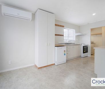 Spacious 3-Bedroom Home - Gated large backyard - Photo 3