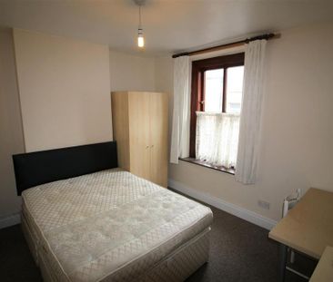 3 bedroom private hall to rent - Photo 1