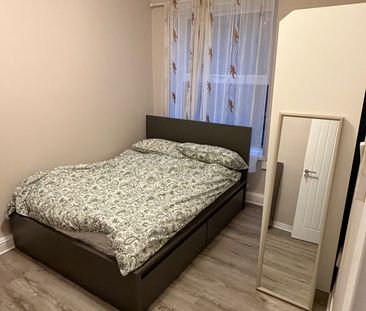 Room in a Shared Flat, Deloraine House, SE8 - Photo 3