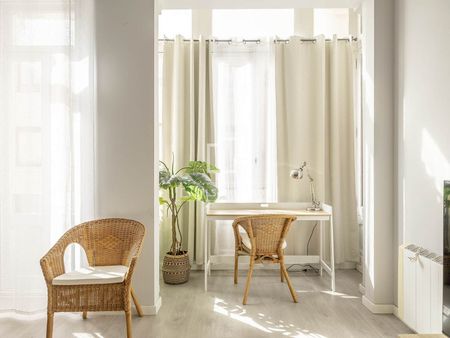 Piso de alquiler en Gran Via - Photo 2