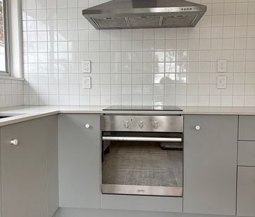 Modern rear 3 bed house – Newly Renovated! - Photo 3