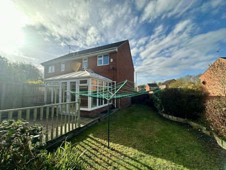 Semi-detached house to rent on - Photo 4