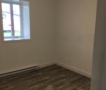 Beau logement rénové , immeuble devant la mer et près de tout les s... - Photo 2