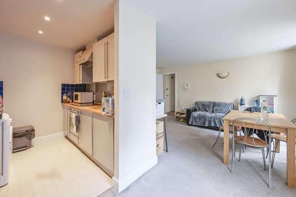 Commercial Road, Whitechapel, E1 - Photo 1