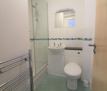 1 bedroom in a house share to rent - Photo 5