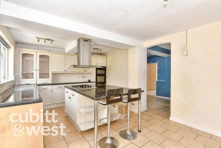 3 bedroom semi-detached bungalow to rent - Photo 5