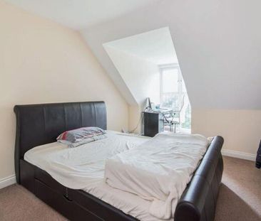 3 bedroom end of terrace house to rent - Photo 2