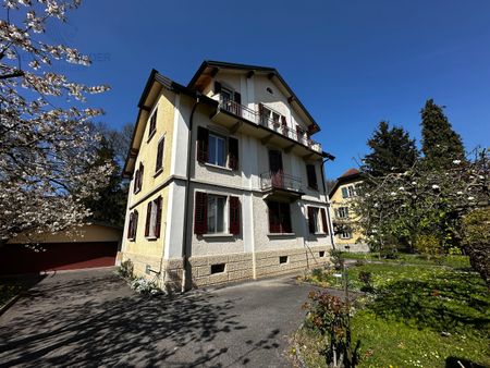 In the town center, close to amenities, with a garden planted with tre - Photo 2