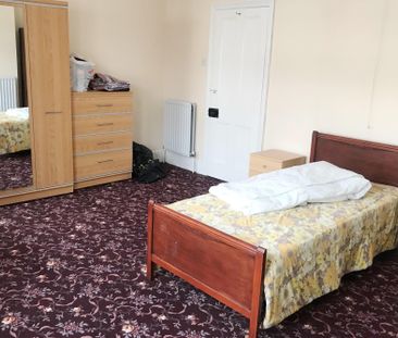 Belvedere Road, BURTON-ON-TRENT - Photo 4