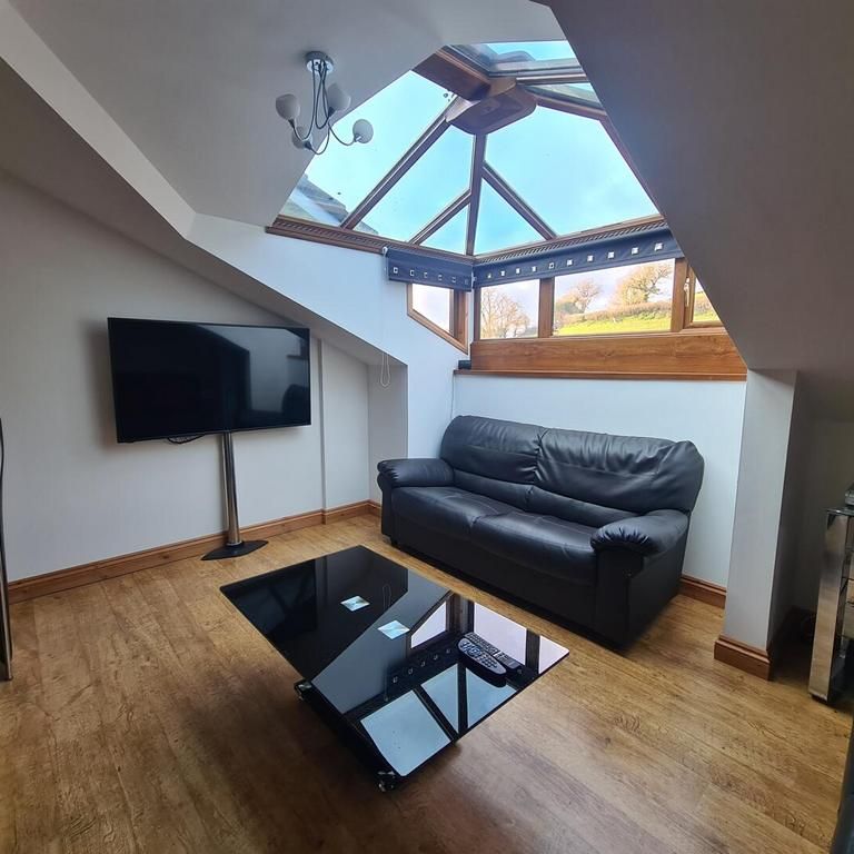 3 bedroom coach house to rent - Photo 1