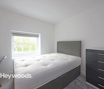 House of multiple occupation to rent in Room 2, Ironmarket - Photo 4