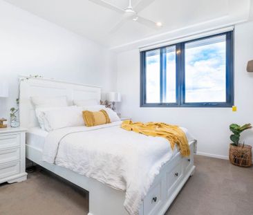 Stylish one bedroom unit plus a multi purpose room and secure car p... - Photo 3