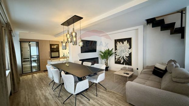Parte de casă cu etaj – lux, interior superb, 2 locuri... - Fotografie 1