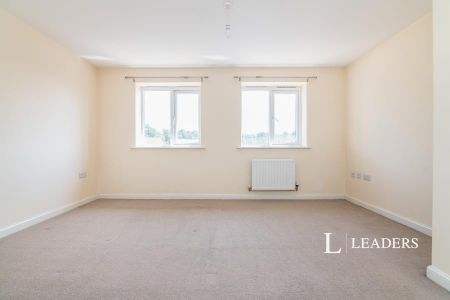 4 bedroom house to rent Silverwoods Way, Kidderminster, DY11 - Photo 2