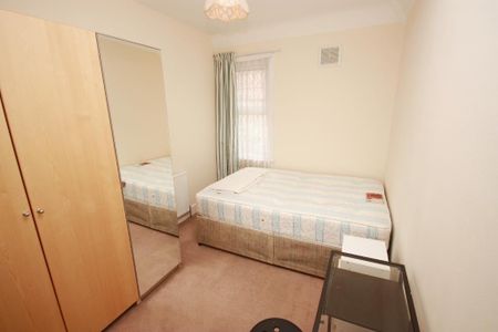 Old Oak Common Lane, East Acton, London, W3 7DT - Photo 2