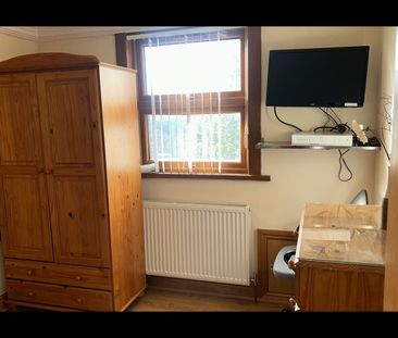 Studio Flat, Elm Road, E11 - Photo 4