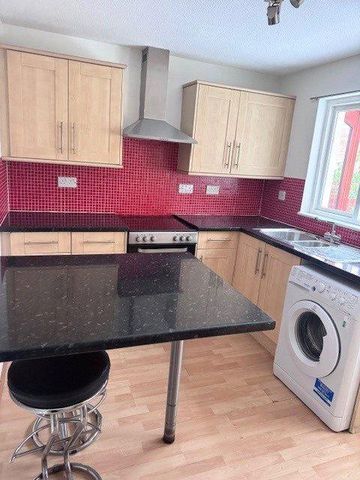 2 bedroom semi-detached house to rent - Photo 5