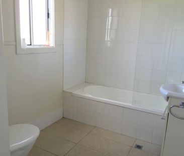 PET FRIENDLY TWO BEDROOM HOME!! - Photo 3