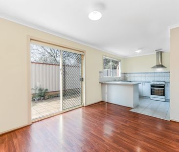 SPACIOUS 2 BEDROOM TOWNHOUSE - Photo 5