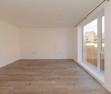 4 bedroom detached house to rent - Photo 2