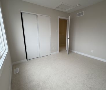 For Lease - 215 Ryan Reynolds Way, Orleans - Convent Glen and Area,... - Photo 6