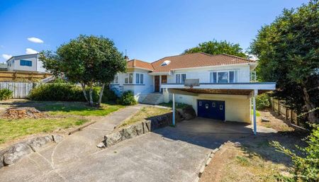 Classic 2-Bedroom Home in Central Papatoetoe - Photo 3