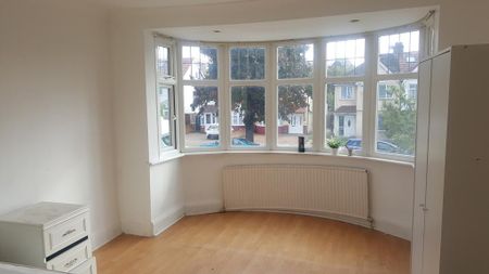 4 bedroom semi-detached house to rent - Photo 5