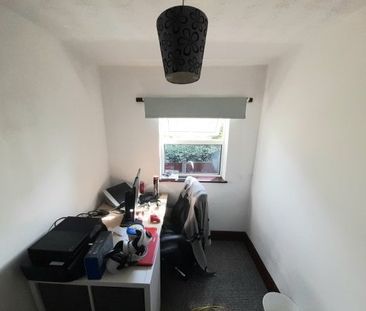 Victoria Road, Bletchley, MK3 - Photo 3